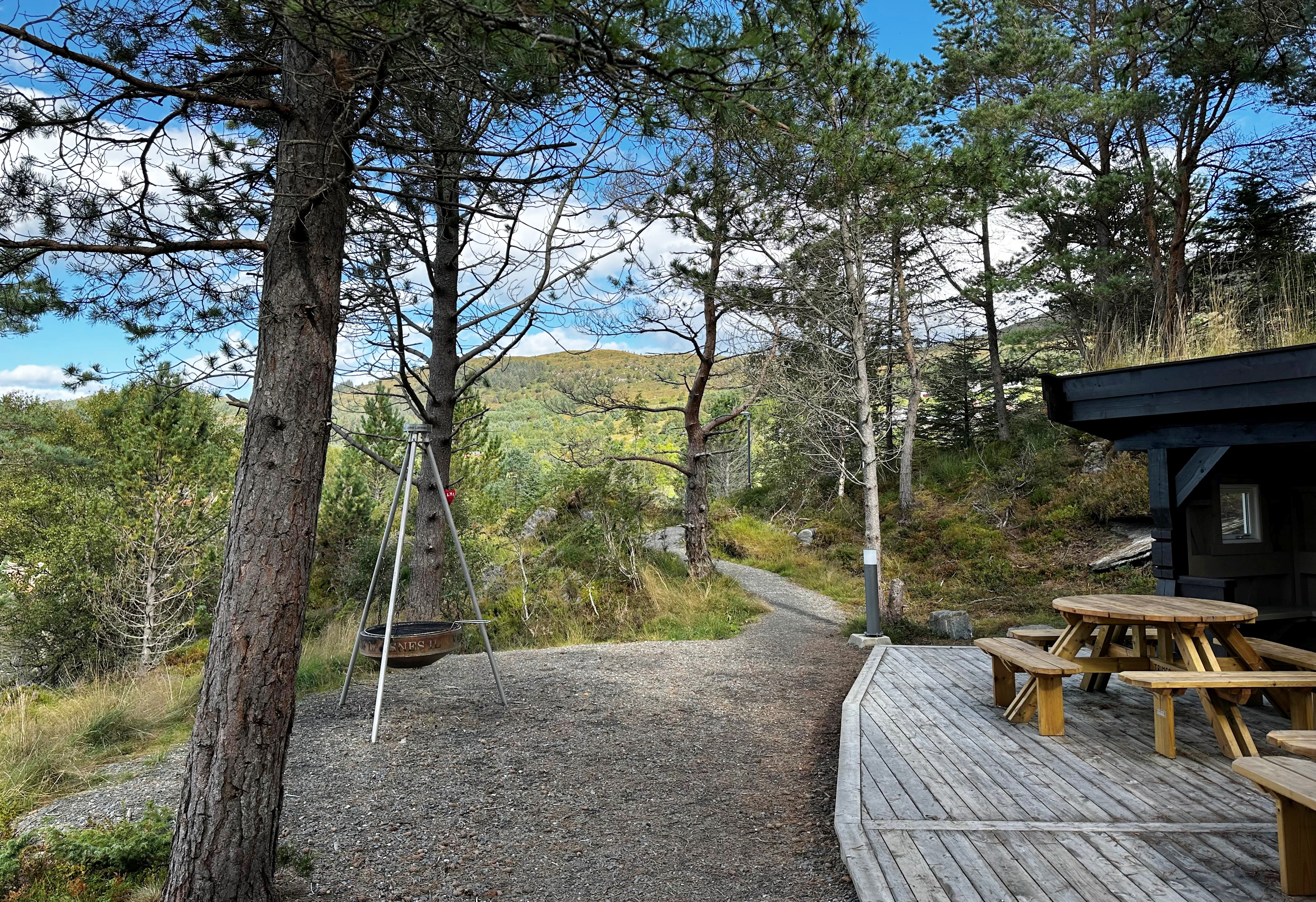 Vardevegen bålpanne og benk br 001